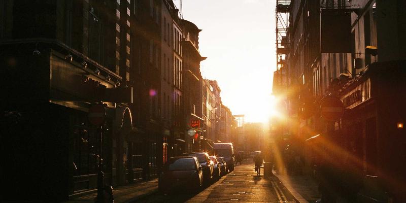 嘻哈15：从地下艺术到全球文化现象的蜕变与新生