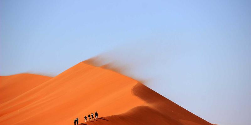 嘻哈舞蹈的全球化演变：从Breaking到TikTok挑战的文化传播与音乐分享