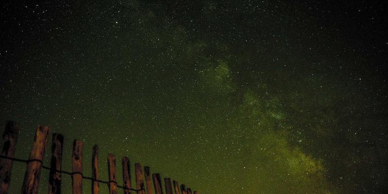 嘻哈音乐版权新战场：流媒体平台、样本清理与创作者分成全解析 | 嘻哈资讯与音乐分享指南